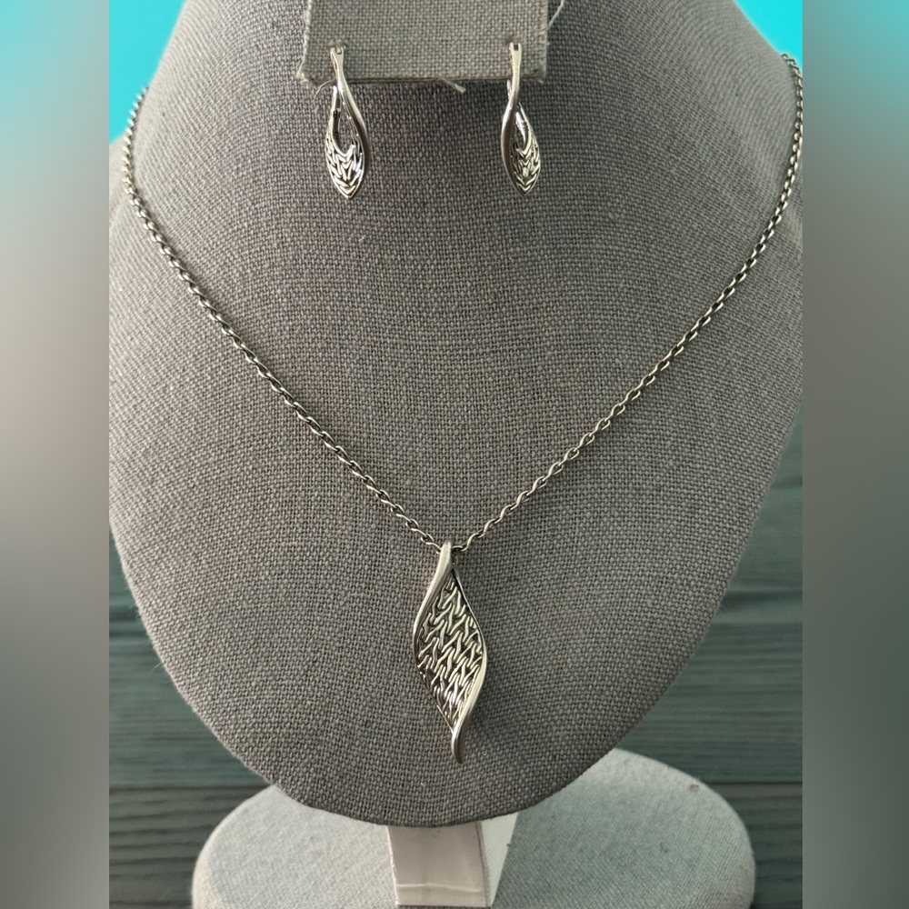 John Hardy Elegant Necklace and Earrings Sterling Silver Set Adj. 16”-18”